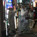 東京都内の中野駅北口でコロナウイルスのクラスター感染が発生して防護服集団が消毒作業を行い騒然！